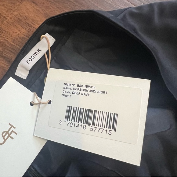 Roomk The Frankie Shop Hepburn Midi Skirt Deep Navy - Picture 8 of 8